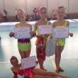 Z�vodnice SC 80 Chomutov I. a II. kategorie (zleva Aneta Hajn�, Tereza Havl��kov�, Ella Rollov�, dole Vanesa Dr��ansk�), Z�vod ke Dni d�t�, Praha 28. 5. 2016