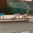 V r�mci tr�ninku absolvovaly gymnastky tak� opi�� dr�hu