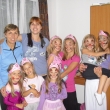 a nakonec byl z p�rty princeznovsko-ko�i�� b�l